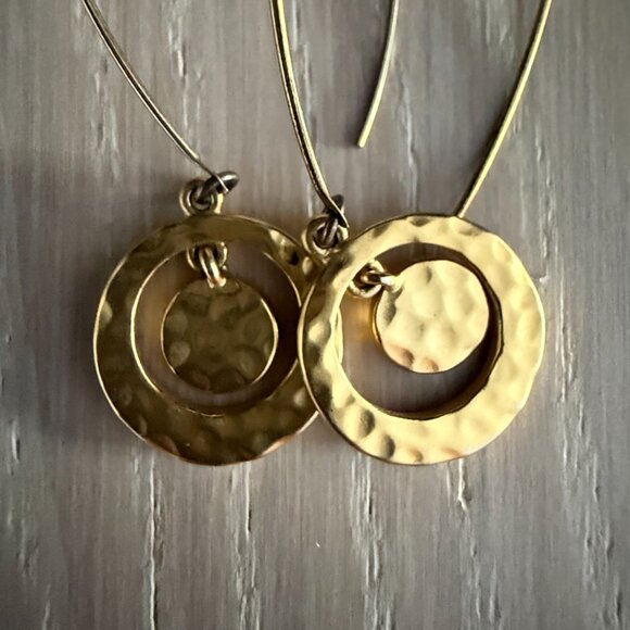 Matte Hammered Gold Disc Threader Earrings - Picture 3 of 4